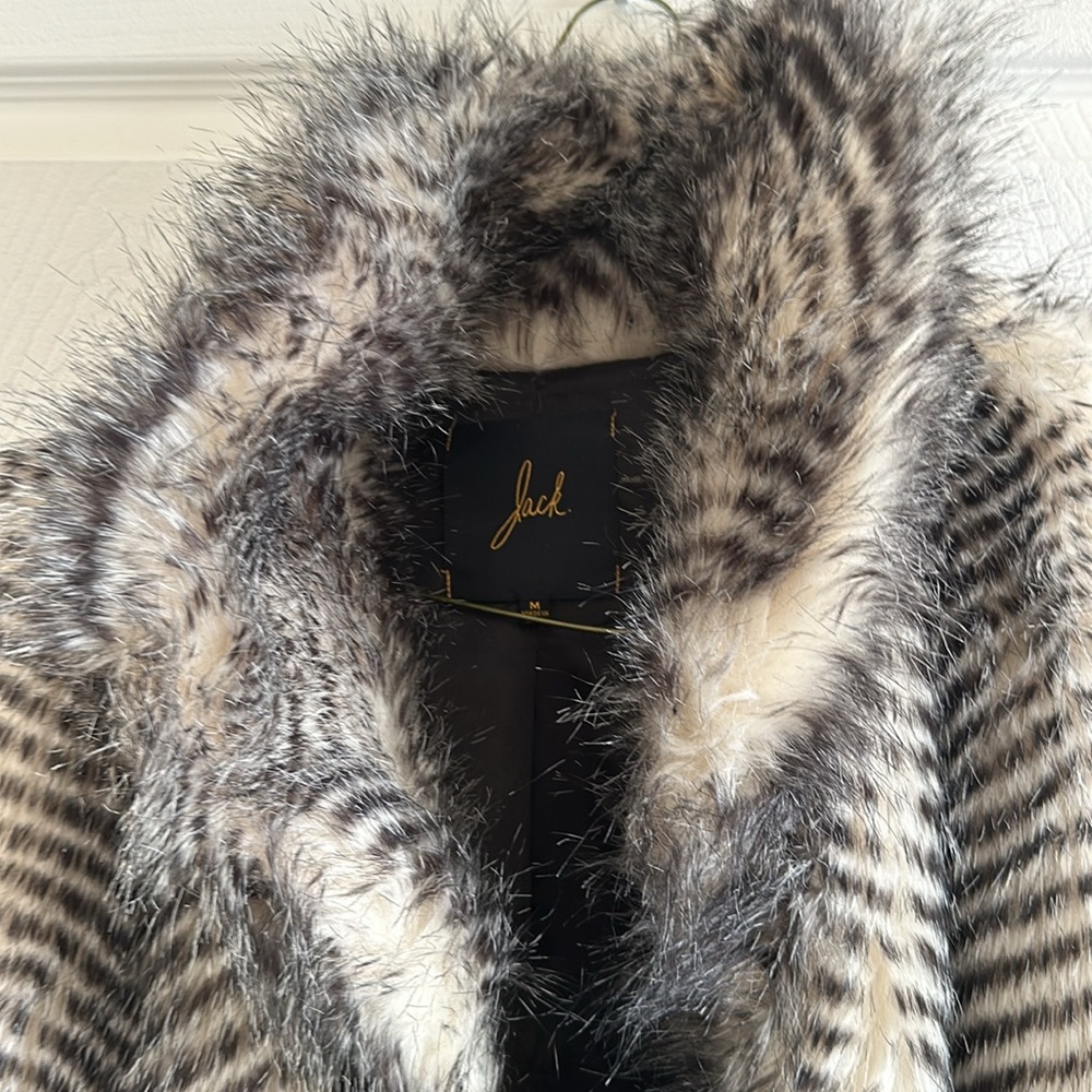 Jack Faux fur vest. Size M. Black and white   EUC - Picture 8 of 10